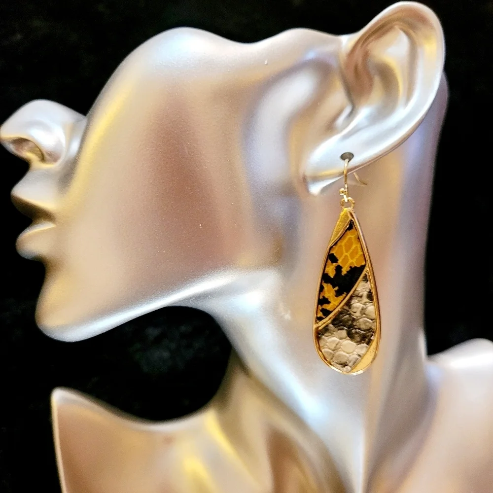 NWT Leather Python Print Gold Drop Earrings - Picture 6 of 13